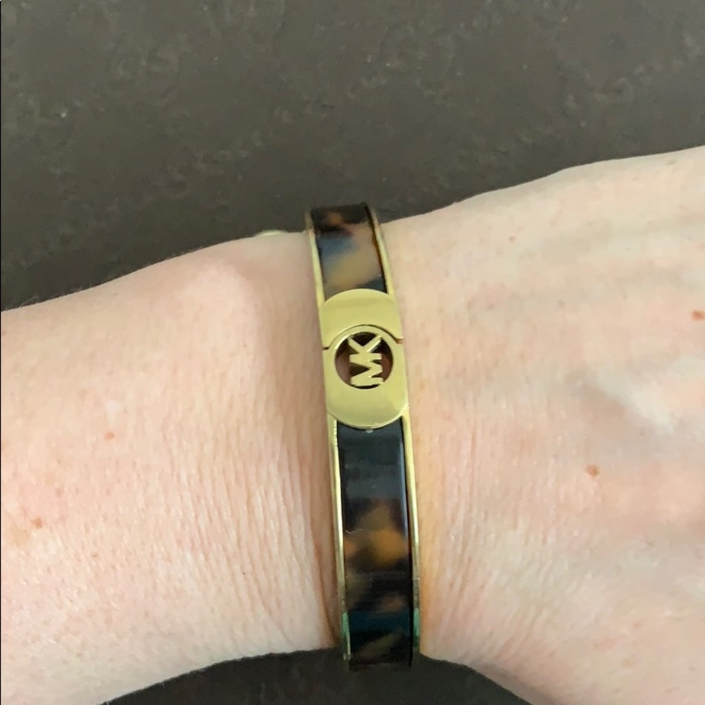 ML bracelet